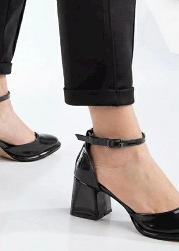 Rugan Kalın Topuklu Siyah Ayakkabı - Görsel 3