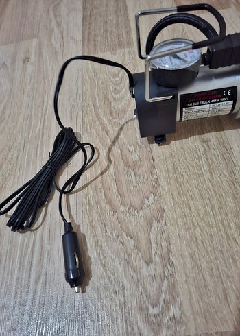 Gri Hava Kompresörü ve Basınç Ölçer - Görsel 4