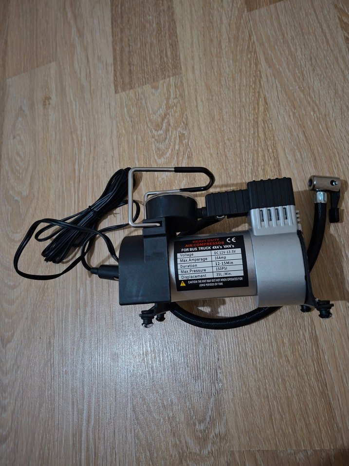 Gri Hava Kompresörü ve Basınç Ölçer - Görsel 3