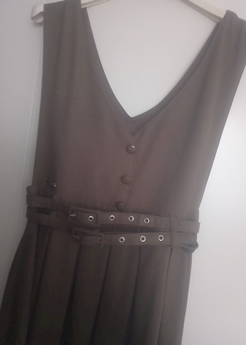 V yaka kemerli uzun bej elbise - Görsel 2