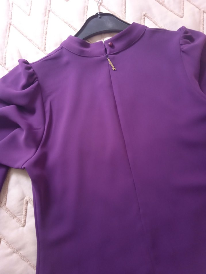 Mor Düğmeli Yüksek Yakalı Kadın Bluz - Görsel 3