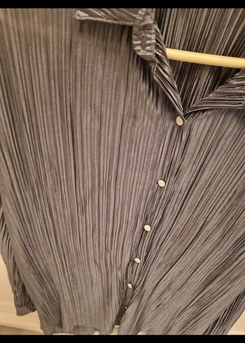 gri cizgili parlak gömlek önden düğmeli - Görsel 3