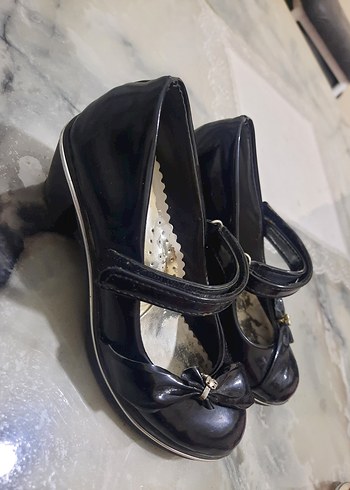 31 numara   Siyah Tokalı Topuklu Klasik Ayakkabı - Görsel 3