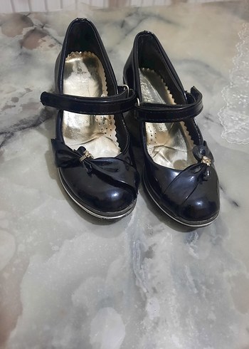 31 numara   Siyah Tokalı Topuklu Klasik Ayakkabı - Görsel 2