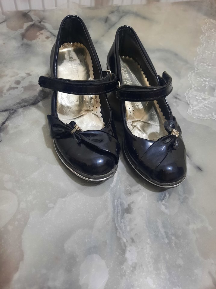 31 numara   Siyah Tokalı Topuklu Klasik Ayakkabı - Görsel 2