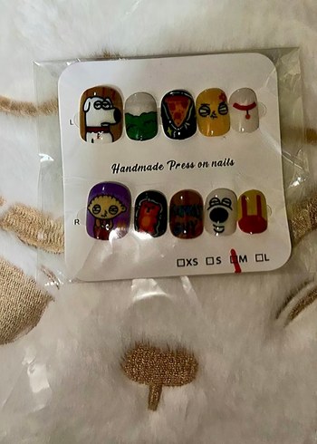 Renkli Family Guy Temalı Takma Tırnak - Görsel 2