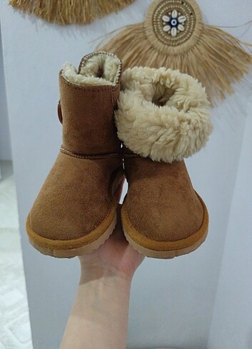 25 Beden UGG bot 