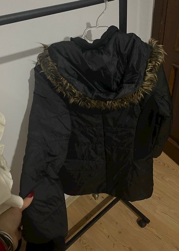 Siyah, Kürk Detaylı Sokak Stili Kadın Mont - Görsel 2