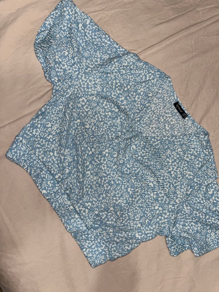 V Yaka Düğmeli Mavi Kısa Kollu Bluz - Görsel 3