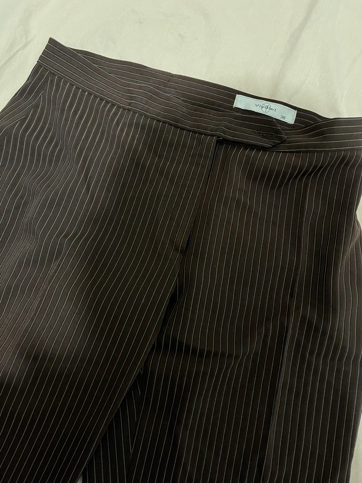 Kahverengi Çizgili Pilili Kadın  Pantolon - Görsel 2