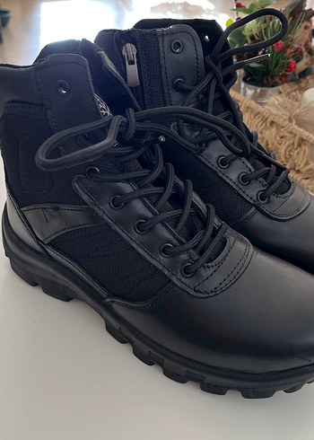 Siyah Erkek Bot - Görsel 3