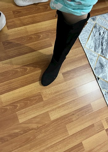 Tokalı Topuklu Diz Boyu Kadın Çizme - Görsel 2