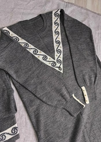 Nakışlı V Yaka Gri Örgü Kadın Kazak - Görsel 2
