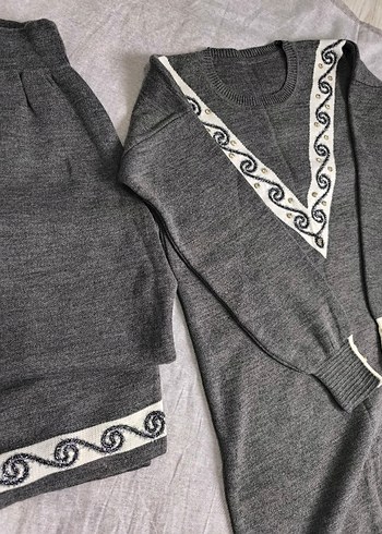 Nakışlı V Yaka Gri Örgü Kadın Kazak - Görsel 3