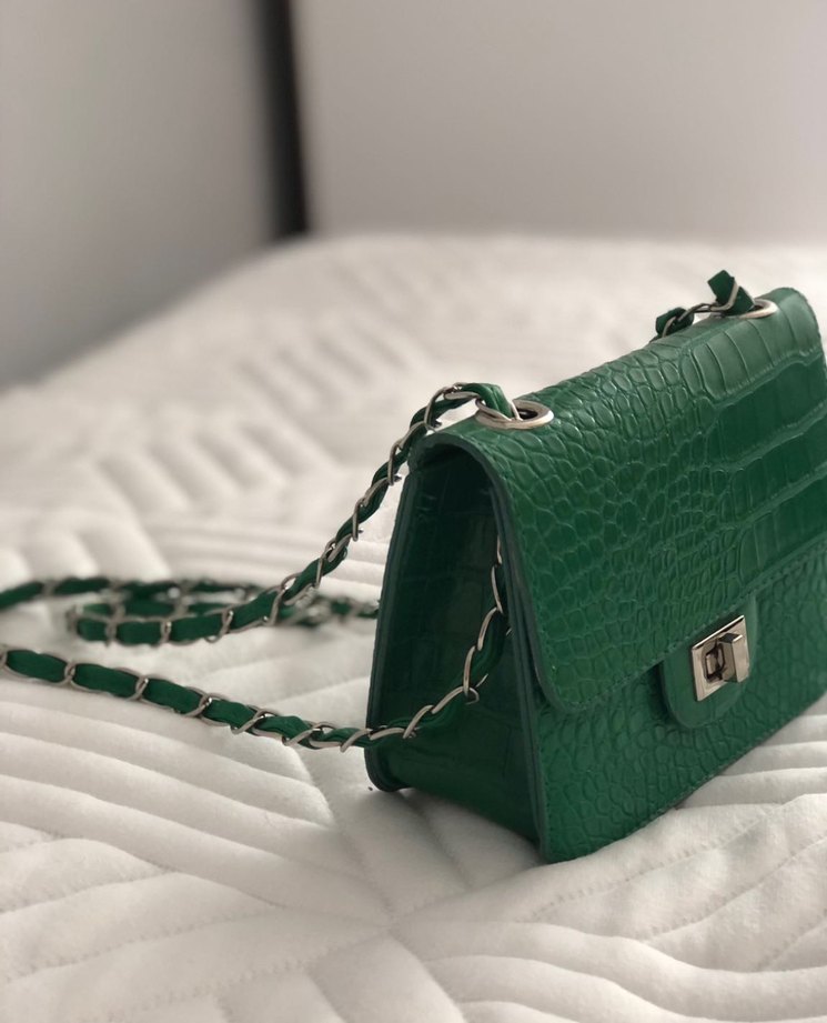 Zincir Detaylı Yeşil Deri Yılan Desenli Çanta - Görsel 2