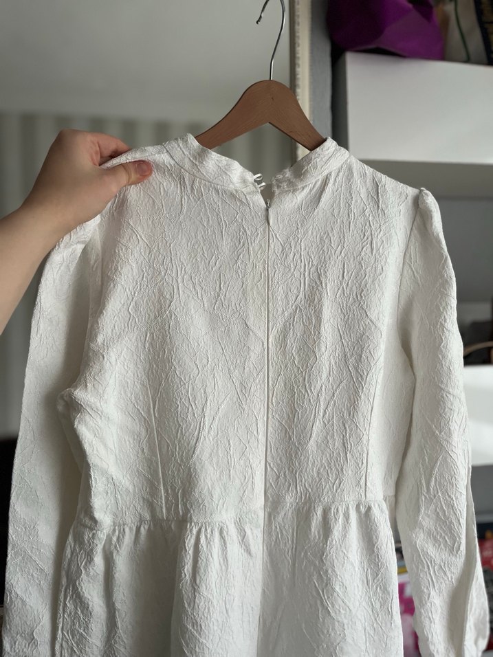 Beyaz güpürlü elbise tesettür - Görsel 2