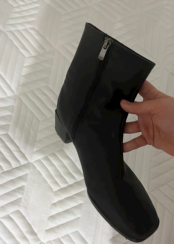 Siyah Kadın Bot - Görsel 3