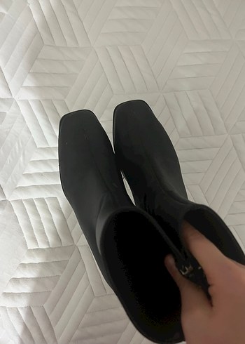 Siyah Kadın Bot - Görsel 2