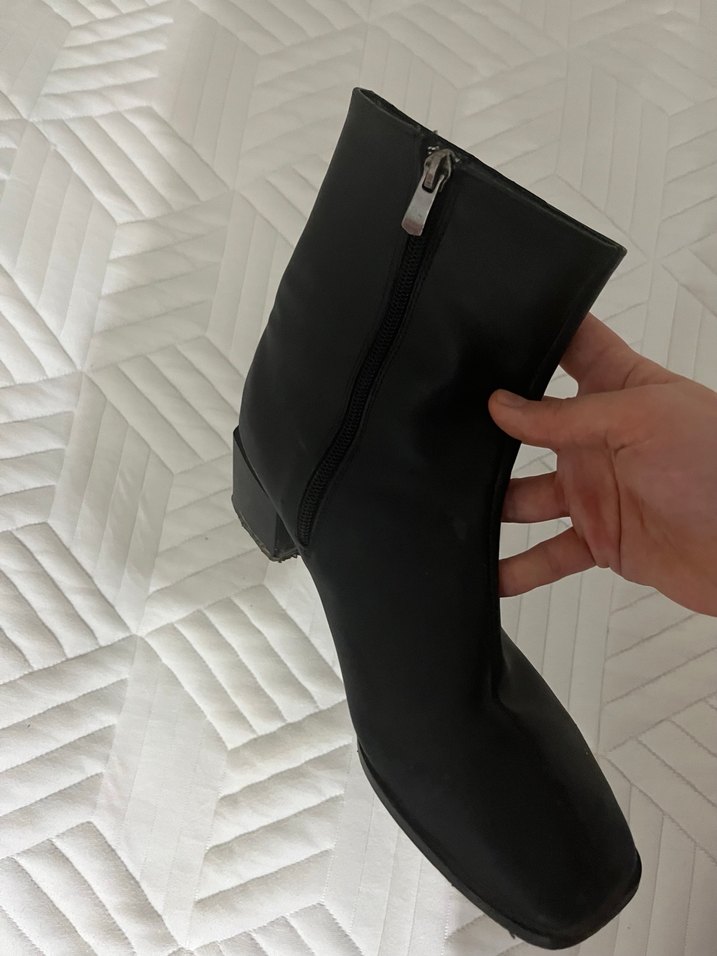 Siyah Kadın Bot - Görsel 3