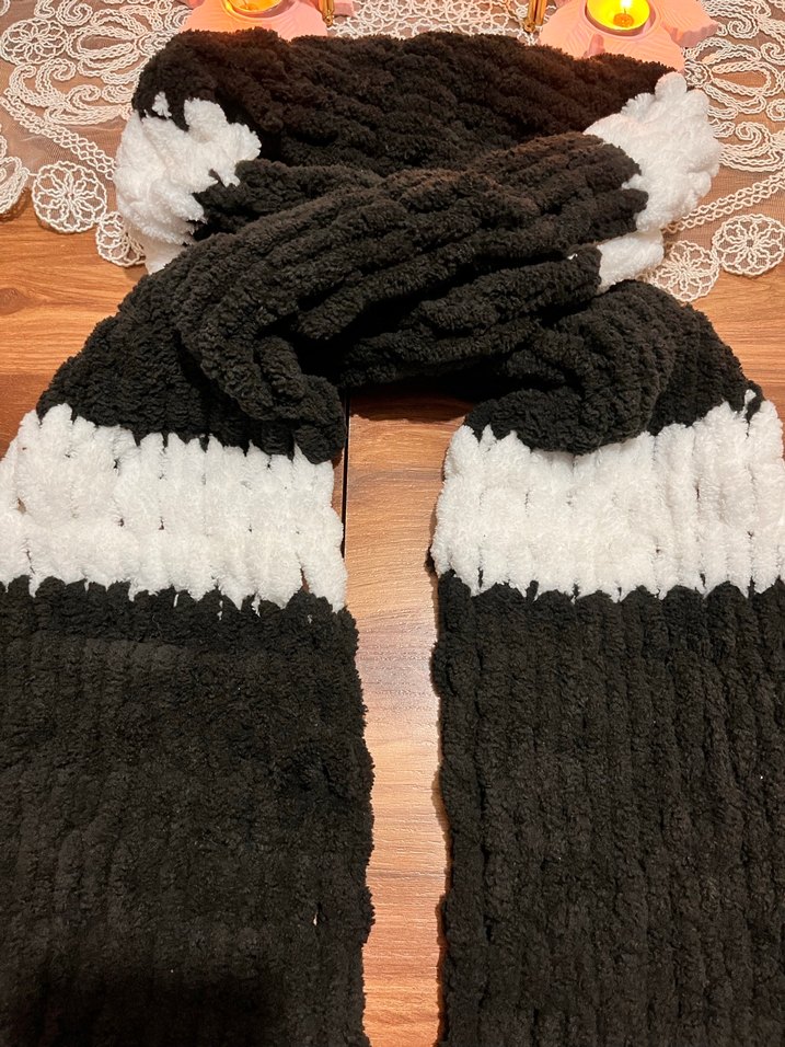 Siyah Beyaz Örgü  Atkı - Görsel 2