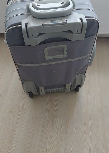 Beden Tokalı Gri Erkek Valiz