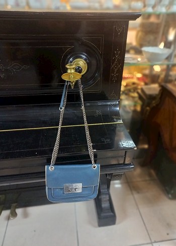 Zincir Detaylı Mavi Deri Kadın Çanta - Görsel 9