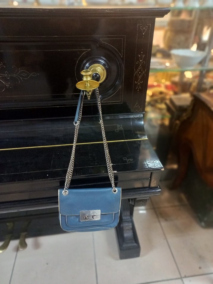 Zincir Detaylı Mavi Deri Kadın Çanta - Görsel 3