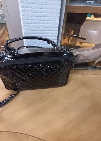 siyah omuz ve el çantası 

anta - Görsel 6