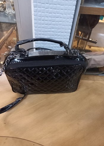 siyah omuz ve el çantası 

anta - Görsel 5