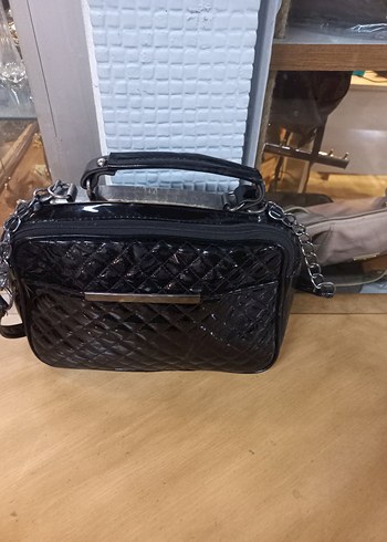 siyah omuz ve el çantası 

anta - Görsel 3