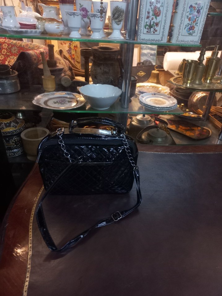 siyah omuz ve el çantası 

anta - Görsel 4