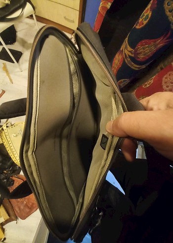 Siyah Plastik Laptop Çantası - Görsel 6