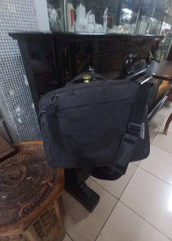 Siyah Plastik Laptop Çantası - Görsel 4