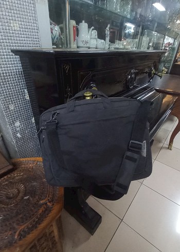 Siyah Plastik Laptop Çantası - Görsel 3