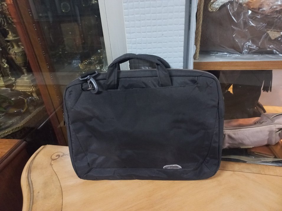 Siyah Plastik Laptop Çantası - Görsel 5