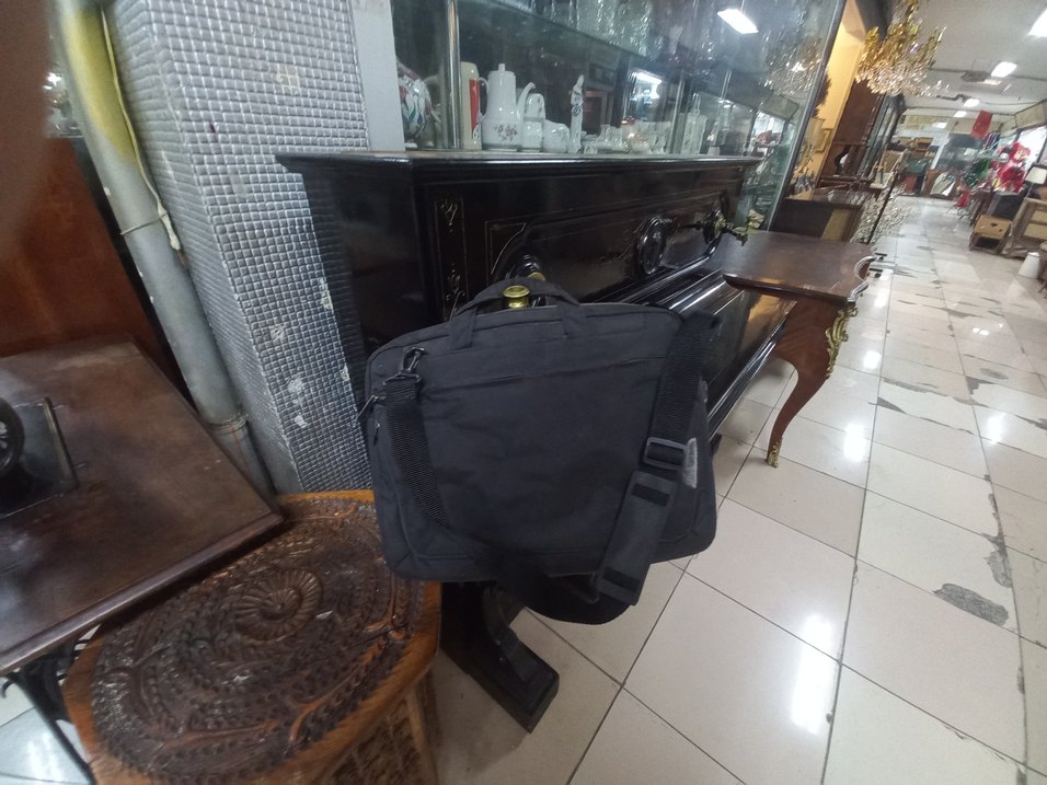 Siyah Plastik Laptop Çantası - Görsel 3