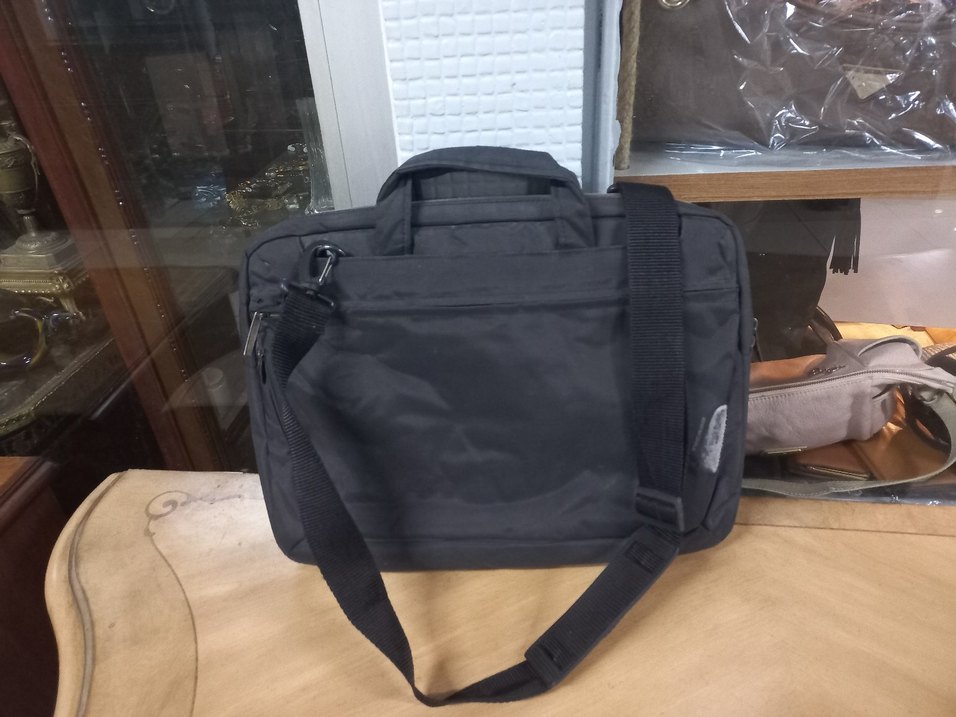 Siyah Plastik Laptop Çantası - Görsel 2