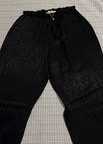 Siyah Yılan Desenli Rahat Kesim Kadın Pantolon - Görsel 2