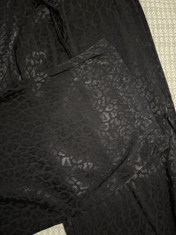 Siyah Yılan Desenli Rahat Kesim Kadın Pantolon - Görsel 3