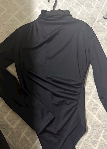 Drapeli Siyah Boğazlı Kadın Bluz - Görsel 2