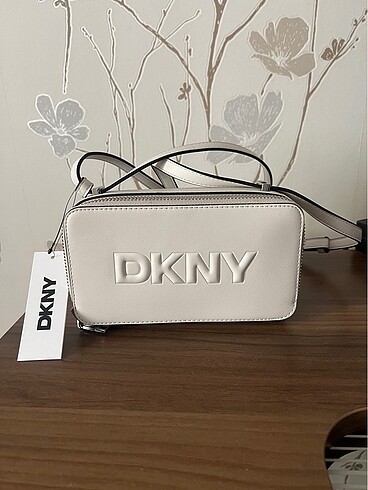 DKNY çanta