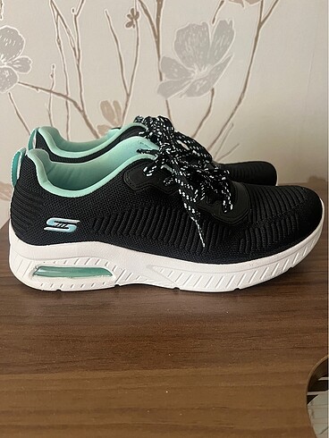 Skechers