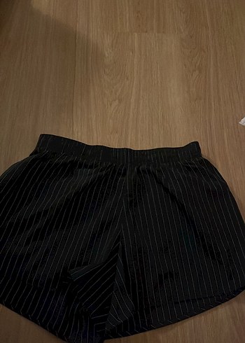 Çizgili Pilili Kadın Mini Şort - Görsel 2