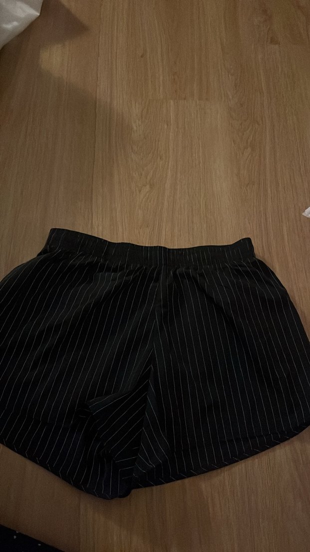 Çizgili Pilili Kadın Mini Şort - Görsel 2