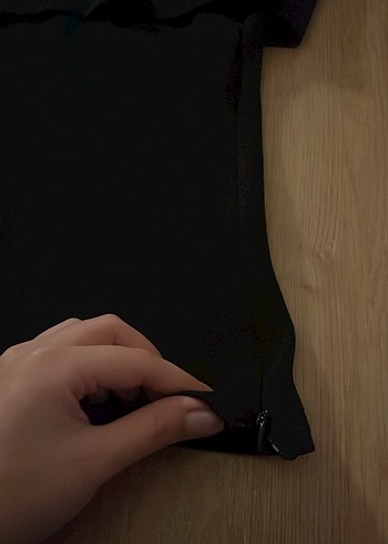 Yandan fermuarlı siyah bluz - Görsel 2