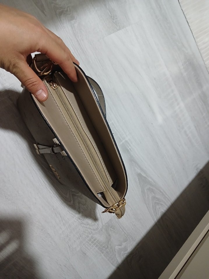 Bej Zincir Detaylı Kadın Deri Çanta - Görsel 2