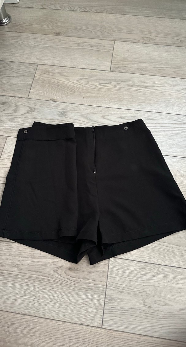 Düğmeli Siyah Mini Şort Etek - Görsel 2