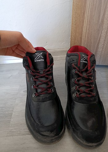 Kinetix Siyah Kirmizi Bagcikli İs Botu
