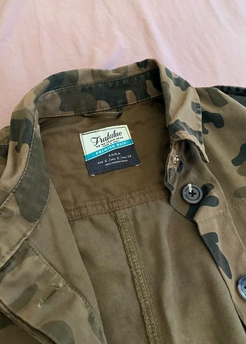 Düğmeli Kamuflaj Kadın Ceket - Görsel 3