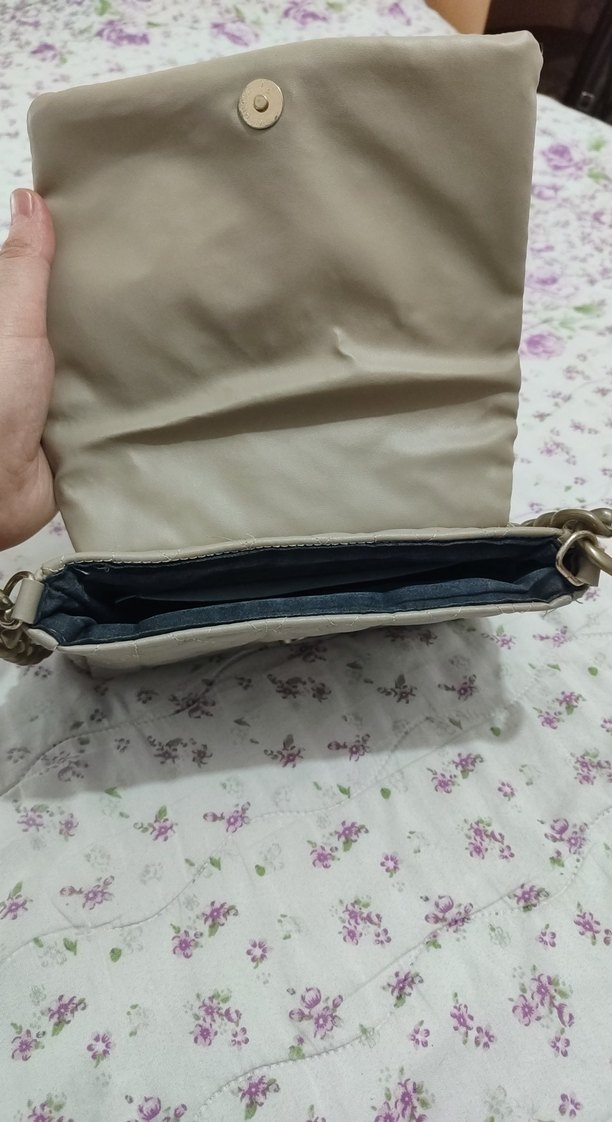 Bej Deri Kadın Zincir Detaylı Çanta - Görsel 4